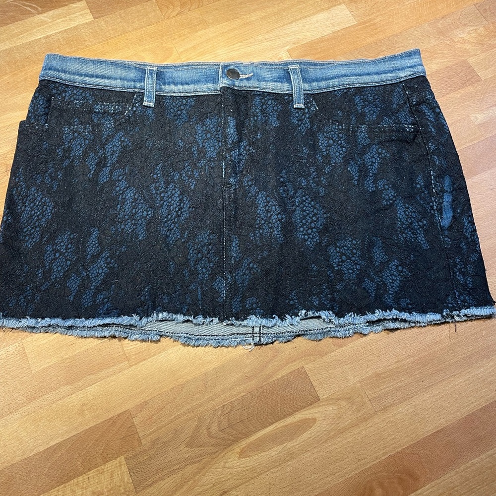 Jean skirt with lace